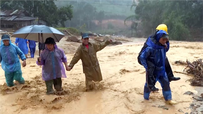 Loạt bài Bố trí dân cư phòng, tránh thiên tai các tỉnh Bắc Trung Bộ – Bài 1: Di dời người dân khỏi “miệng tử thần” (15/12/2022)